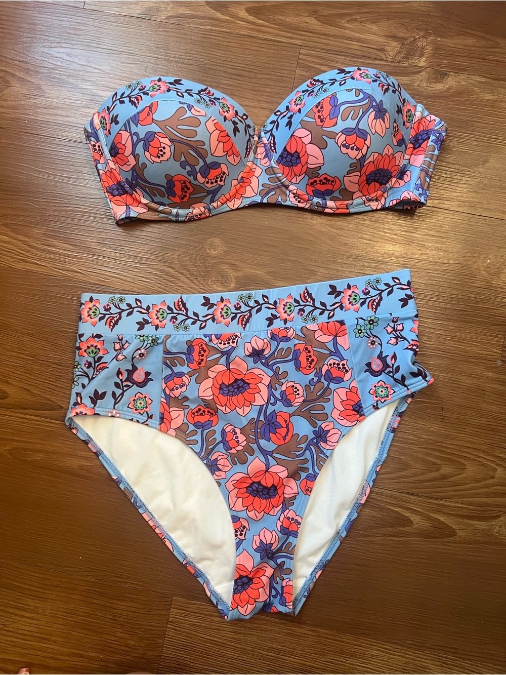 Boden Blue Floral Bandeau Bikini w/Pink &Purple Blooms Top 34D & bottoms size 8